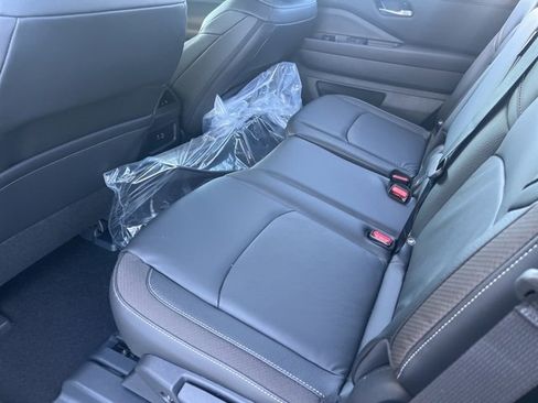 New 2025 Nissan Pathfinder SL image 31