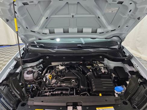Used 2025 Volkswagen Taos SEL image 38