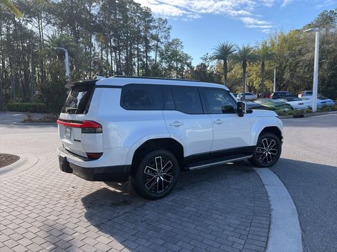 Used 2024 Lexus GX 550 w/ Accessory Package (Z1) image 4