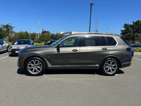 Used 2023 BMW X7 xDrive40i AWD/4WD image 2