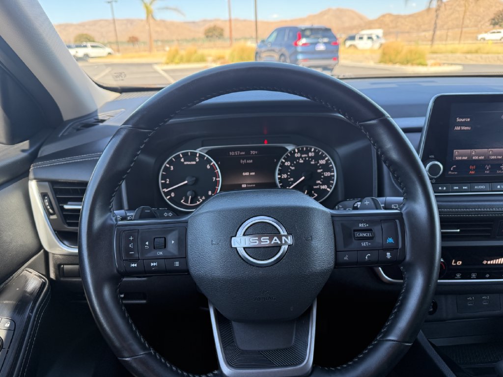 Used 2025 Nissan Rogue SV FWD image 17