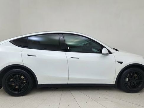 Used 2021 Tesla Model Y Long Range image 6