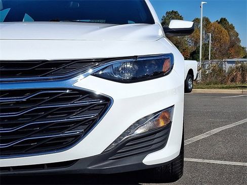 Used 2024 Chevrolet Malibu LT image 9