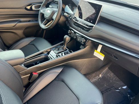New 2026 Jeep Compass Latitude image 13
