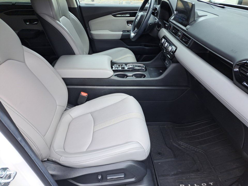 Used 2025 Honda Pilot Touring image 18