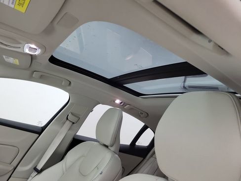 Used 2022 Volvo S60 B5 Inscription image 18