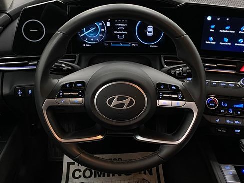 Certified 2025 Hyundai Elantra SEL FWD image 14