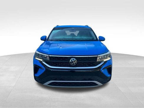 Certified 2023 Volkswagen Taos SE image 8