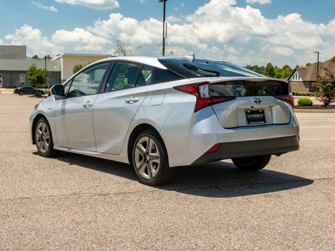 Used 2021 Toyota Prius XLE FWD image 8