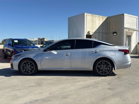 Used 2023 Nissan Altima 2.0 SR image 6