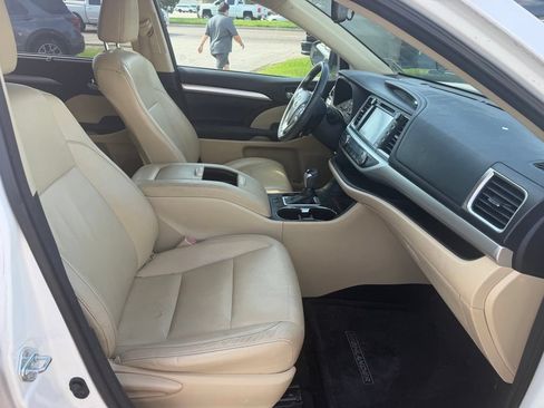 Used 2014 Toyota Highlander XLE FWD image 15