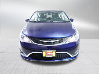 Used 2018 Chrysler Pacifica Touring-L w/ Premium Audio Group FWD video 2