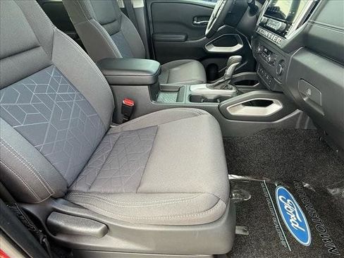 Used 2025 Nissan Frontier SV w/ SV Convenience Package RWD image 11