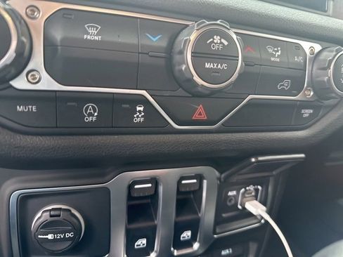 Used 2025 Jeep Wrangler Sport image 18