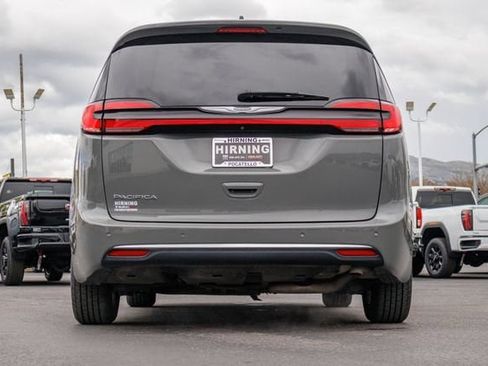Used 2023 Chrysler Pacifica Touring-L FWD image 34