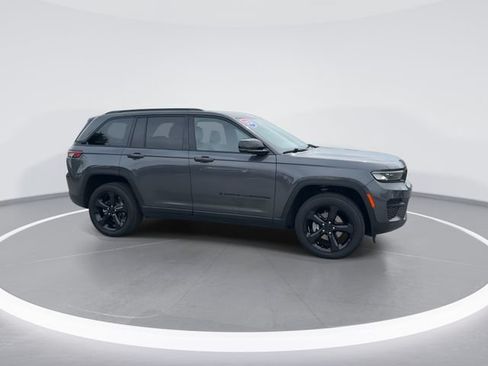 Used 2024 Jeep Grand Cherokee Altitude AWD/4WD image 8
