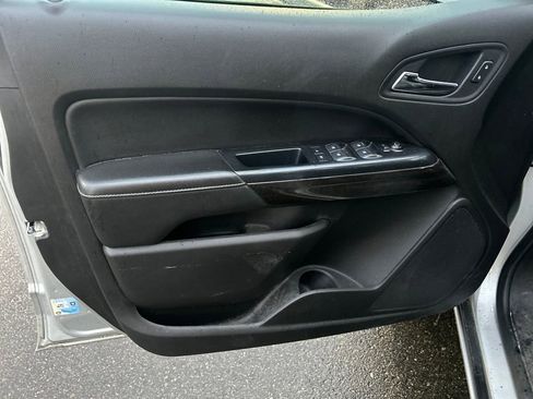 Used 2017 GMC Canyon SLT image 16