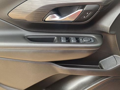 Used 2024 GMC Terrain SLE w/ Driver Convenience Package image 20