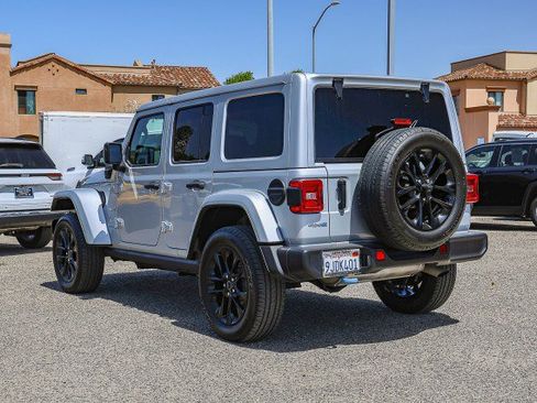 Used 2024 Jeep Wrangler Unlimited Sahara w/ Technology Group AWD/4WD image 6
