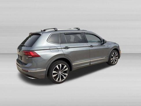 Used 2018 Volkswagen Tiguan SEL Premium w/ R-Line Package FWD image 4