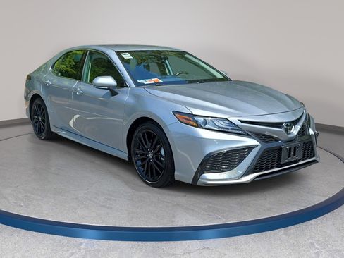 Used 2024 Toyota Camry XSE image 3