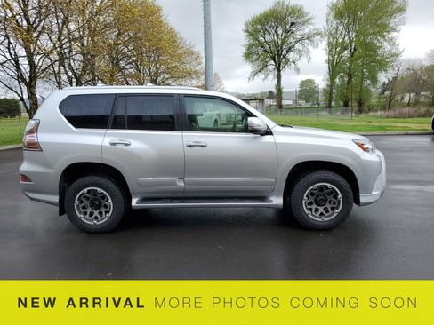 Used 2015 Lexus GX 460 w/ Premium Package image 3