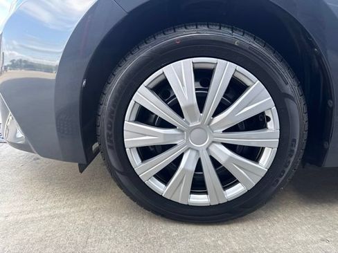 Used 2016 Toyota Corolla LE FWD image 9
