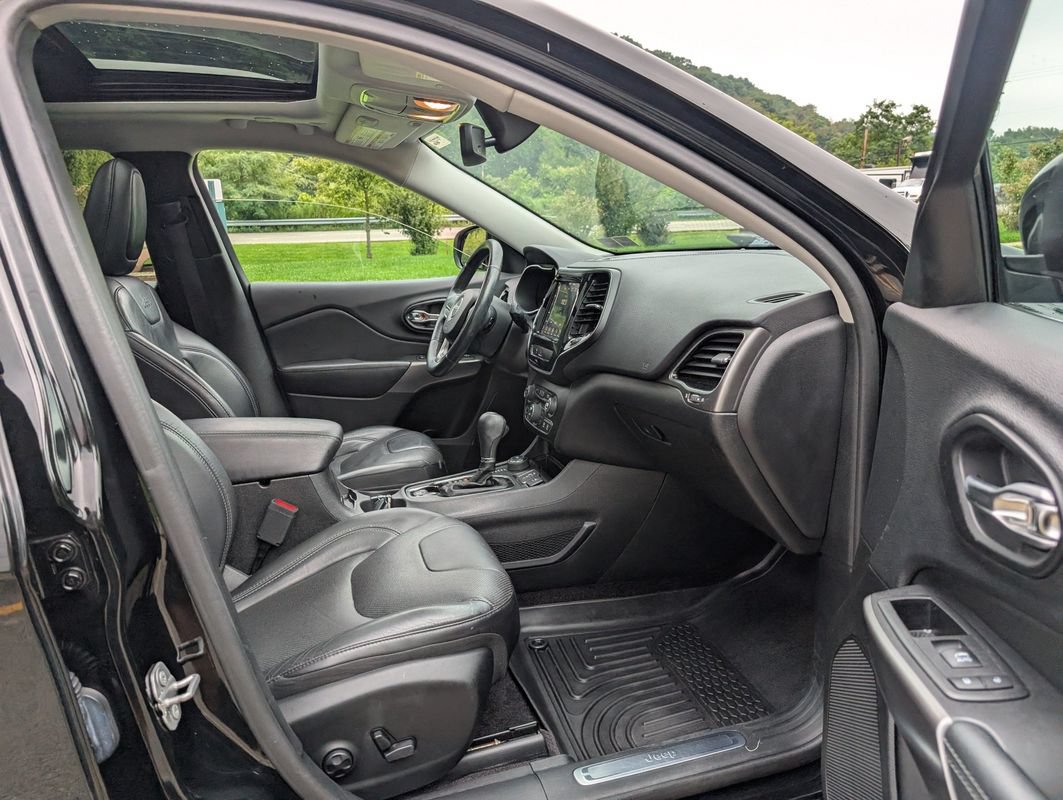 Used 2019 Jeep Cherokee Limited AWD/4WD image 32