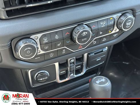 Used 2026 Jeep Wrangler Unlimited Sahara AWD/4WD image 29