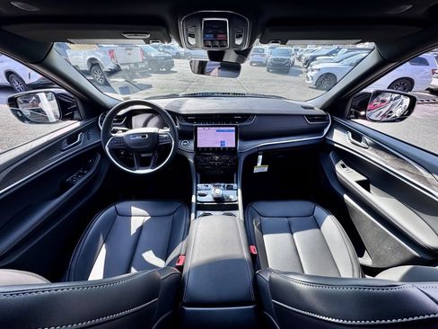 New 2025 Jeep Grand Cherokee Limited w/ Black Appearance Package image 10