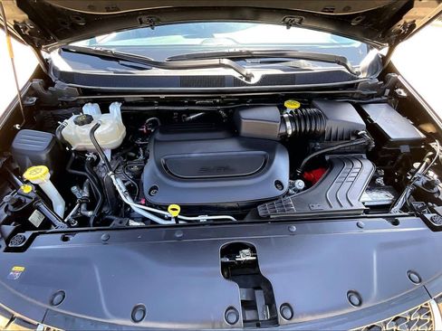 Used 2024 Chrysler Pacifica Touring-L FWD image 32