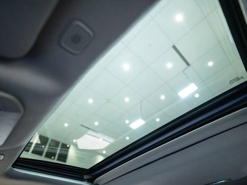 Certified 2024 Toyota Highlander XLE image 29