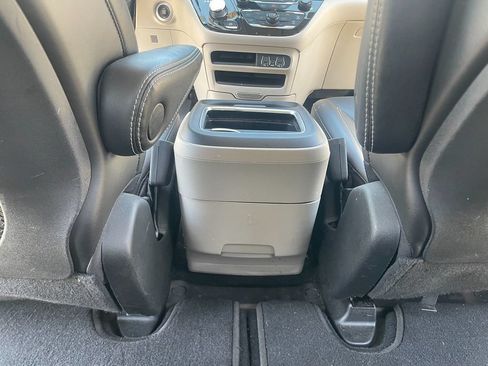 Used 2023 Chrysler Pacifica Touring-L FWD image 29