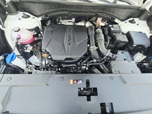 Used 2025 Hyundai Santa Fe SE FWD image 15