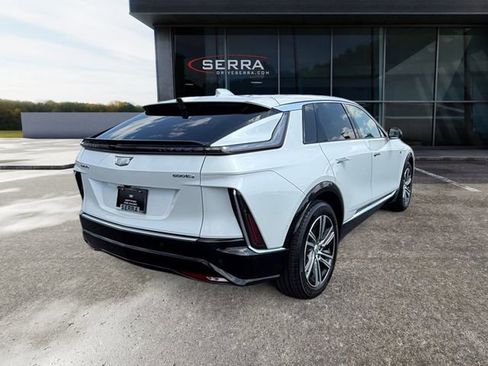 Certified 2024 Cadillac Lyriq Luxury AWD/4WD image 4