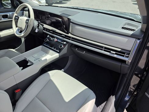Used 2025 Hyundai Santa Fe Limited FWD image 11