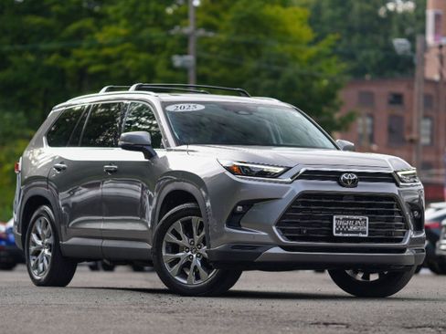 Used 2025 Toyota Grand Highlander AWD Hybrid image 4