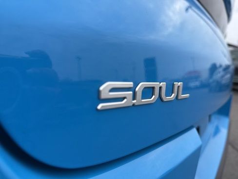 Used 2023 Kia Soul S image 12