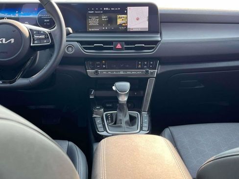 Used 2025 Kia Seltos SX AWD/4WD image 3