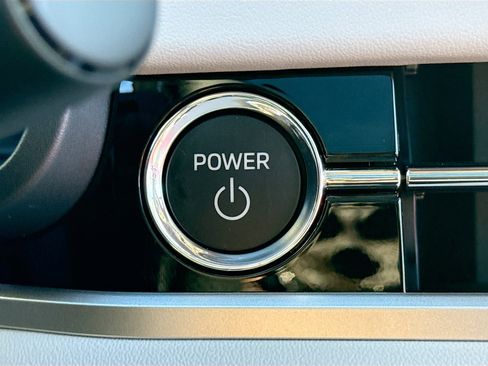 New 2025 Mitsubishi Outlander SEL image 9