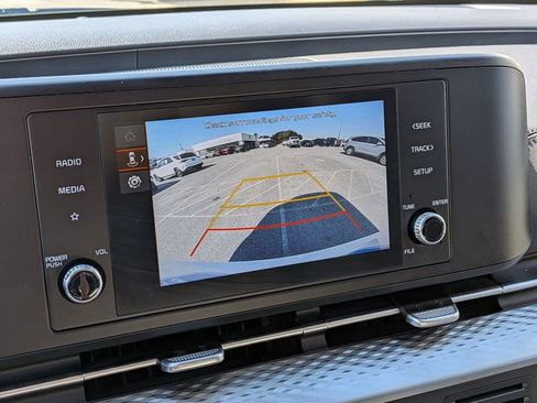 Used 2024 Kia Carnival LX image 23