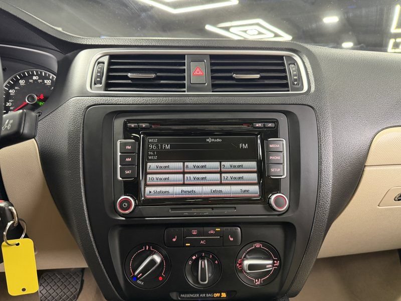 Used 2012 Volkswagen Jetta SE FWD image 13