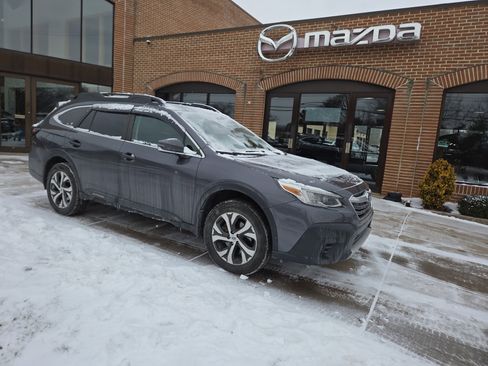 Used 2022 Subaru Outback Limited image 1