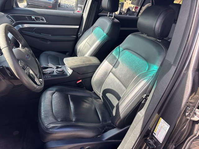 Used 2016 Ford Explorer XLT w/ Equipment Group 202A AWD/4WD image 9