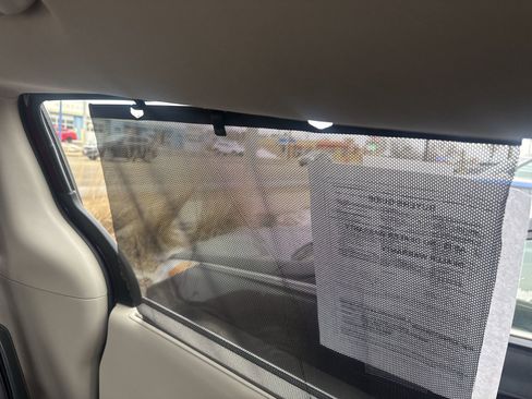 Used 2017 Chrysler Pacifica Touring-L image 16