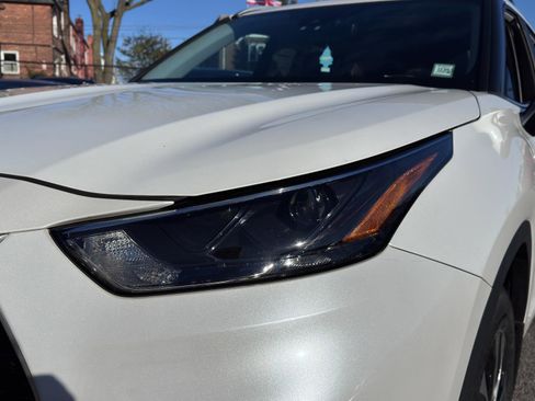 Used 2023 Toyota Highlander XLE image 11