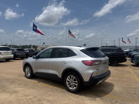 Used 2020 Ford Escape SE FWD image 13