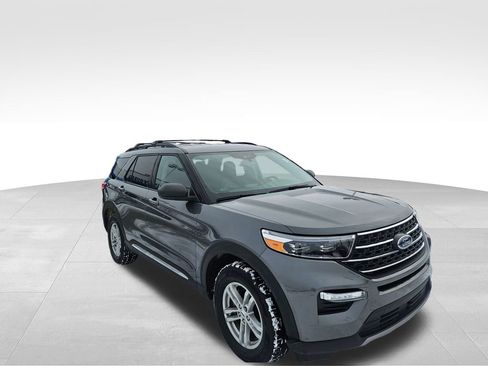Used 2022 Ford Explorer XLT w/ Equipment Group 202A image 4