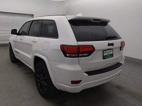 Used 2017 Jeep Grand Cherokee Altitude image 5