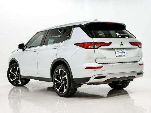 Used 2023 Mitsubishi Outlander SE image 27